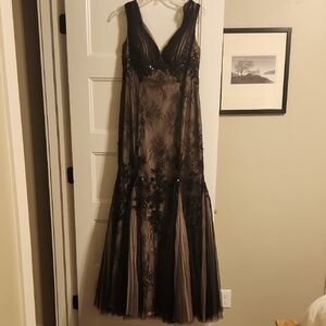 Elegant Black Lace Evening Gown